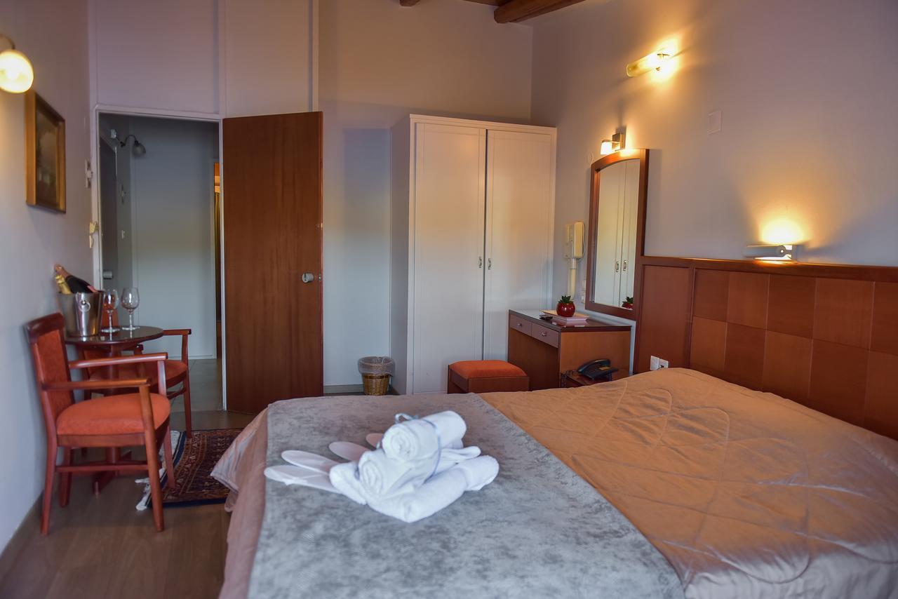 Oscar Hotel Amfilochía エクステリア 写真